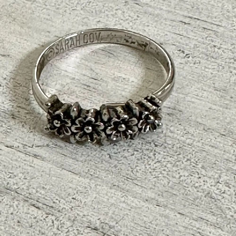 Sarah Coventry vintage adjustable flower ring